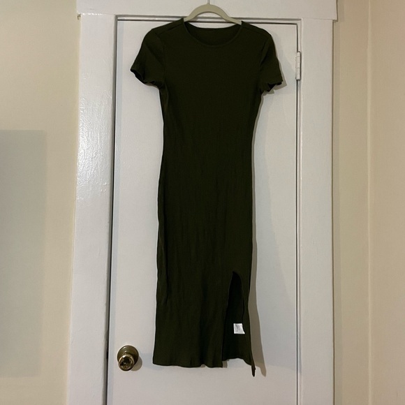 Green Bodycon midi knit dress with a slit size Medium - Picture 5 of 13
